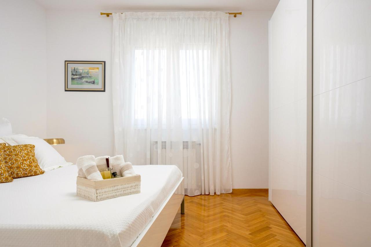 Lux Holiday Apartment Tony @ 10 Min Znjan Beach Split Exterior foto